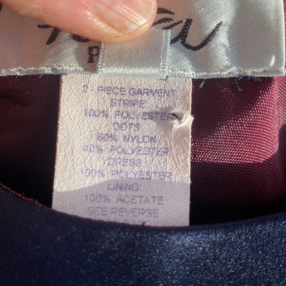 Elegant Midnight Blue Formal Gown - Picture 4 of 6